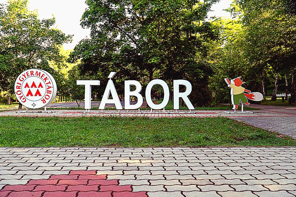Győri Gyermektábor bejárati tábla