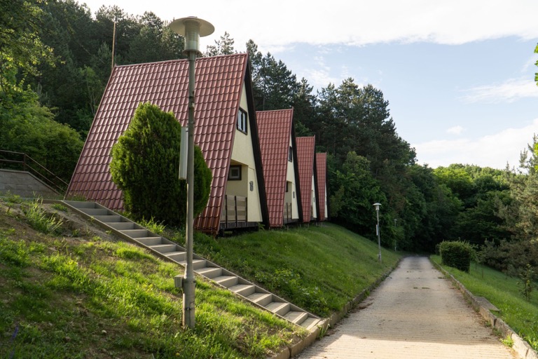 Győr Megyei Jogú Város Gyermektábora, győrújbaráti faházak